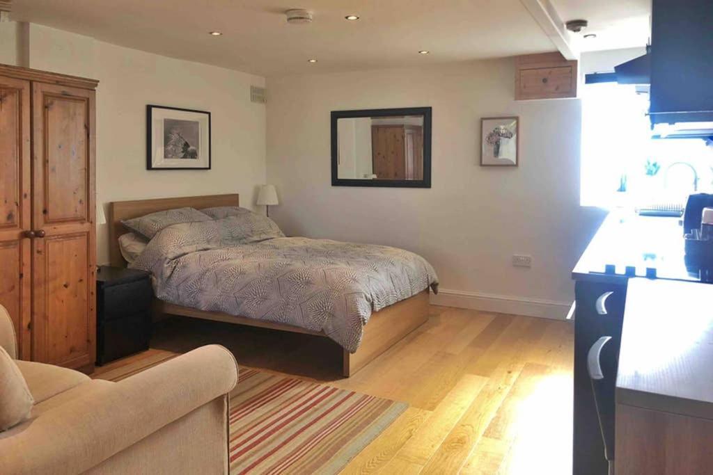 Modern Studio Apartment Near Town Centre Poole Kültér fotó